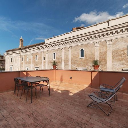Apartment With Terrace In Via Del Pellegrino - Fromhometorome Luaran gambar