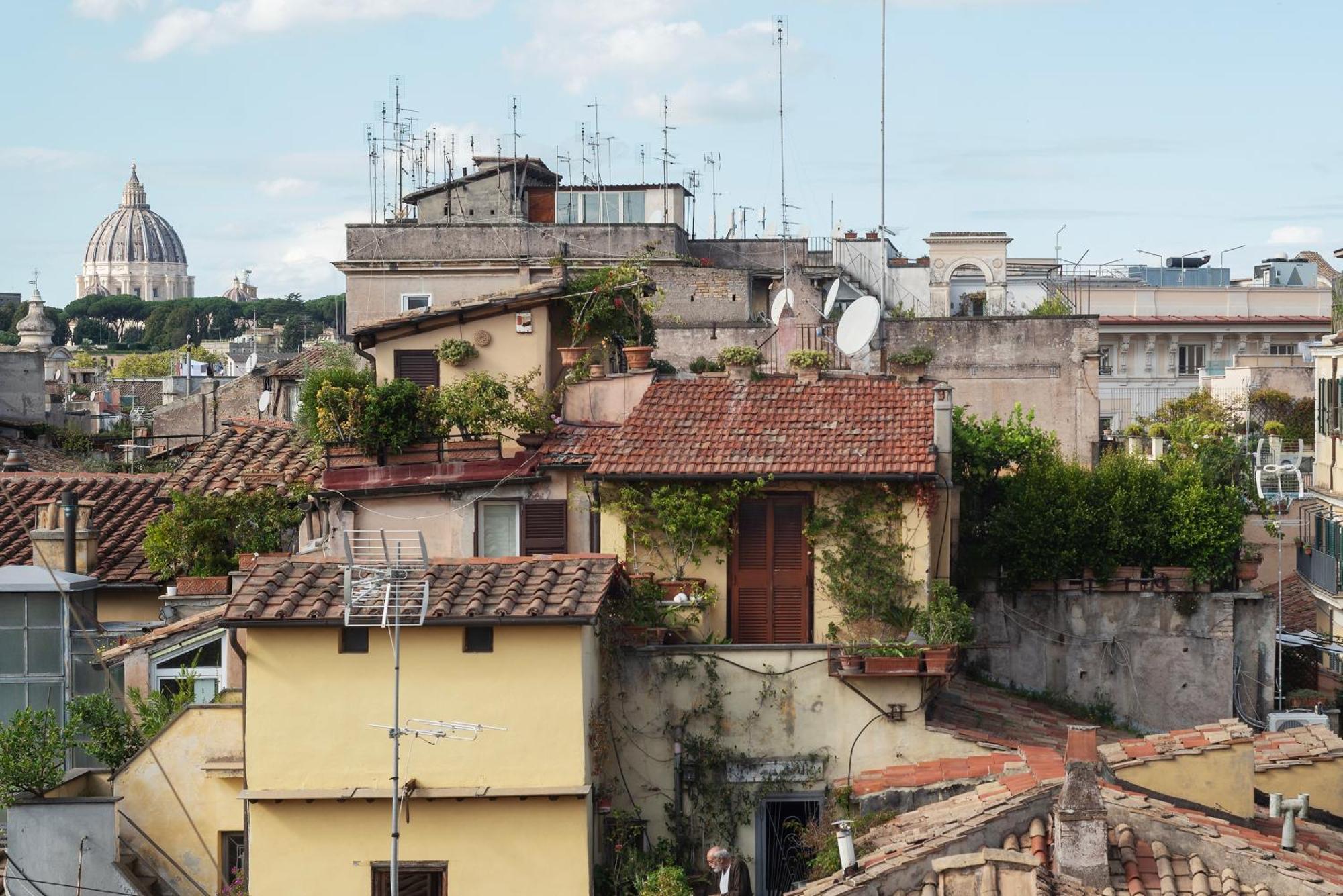 Apartment With Terrace In Via Del Pellegrino - Fromhometorome Luaran gambar