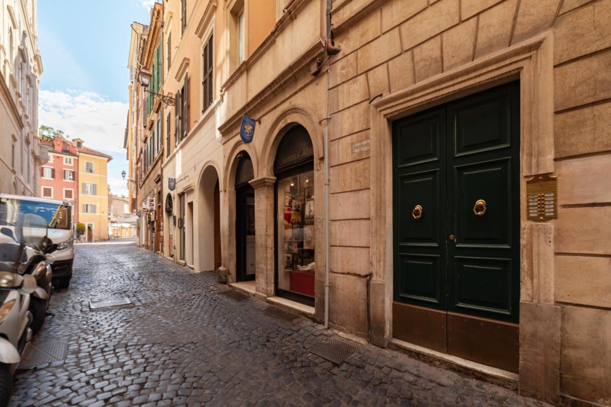 Apartment With Terrace In Via Del Pellegrino - Fromhometorome Luaran gambar